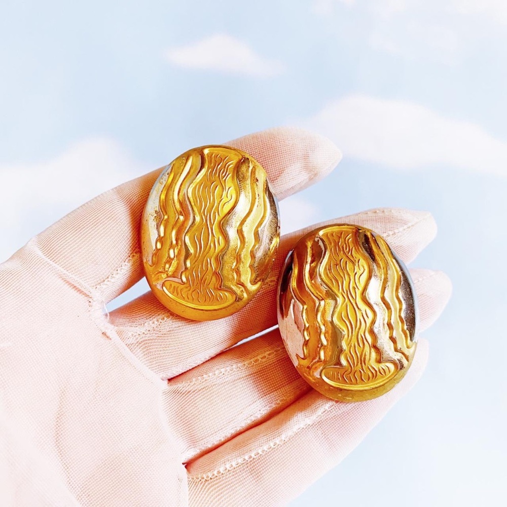 Vintage Gold Toned Faces Oval Clip On Earrings